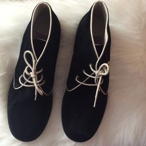 Lilly Pulitzer black suede ankle shoes